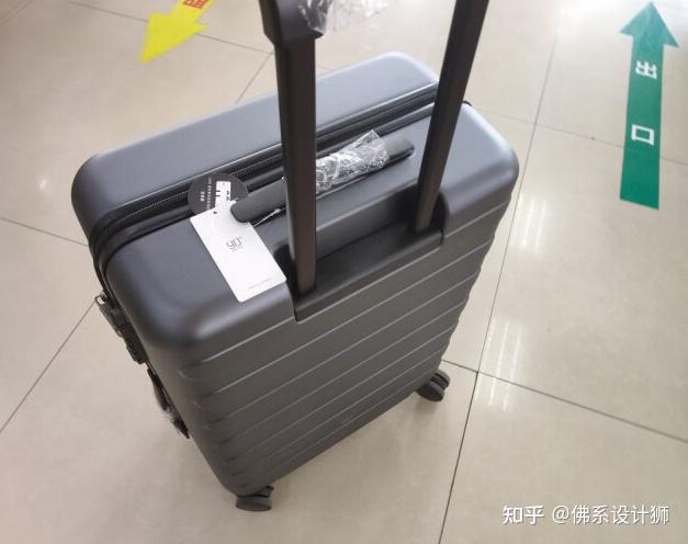 外交官镜面和90分行李箱哪个好