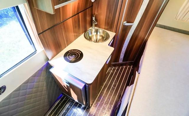 北京国际房车展首发亮相英得尔新一代超大容量房车冰箱火热上市