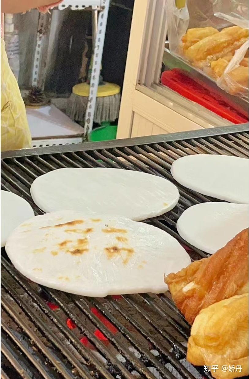 昆明 | 吃一个顶一天的烧饵块 - 知乎