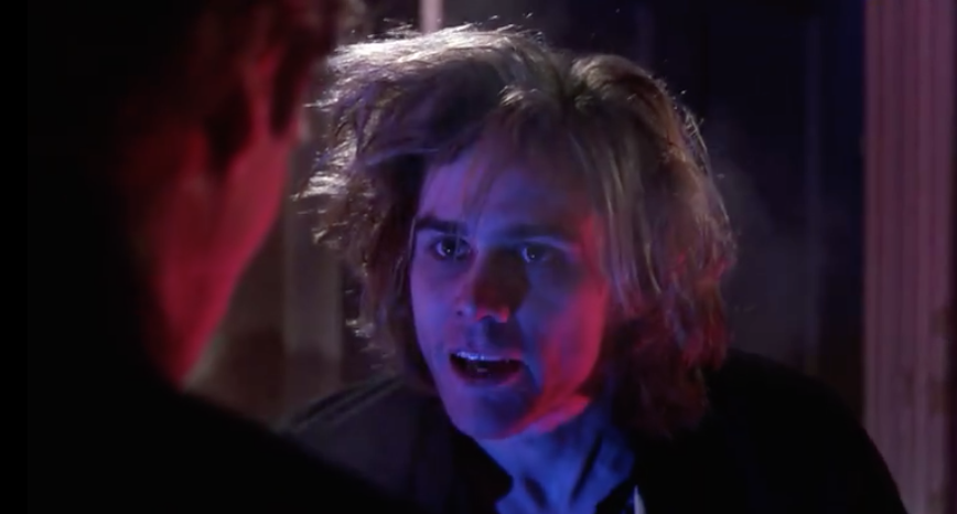 在1988年上映的警匪片虎探追魂中金凯瑞依然是无名配角