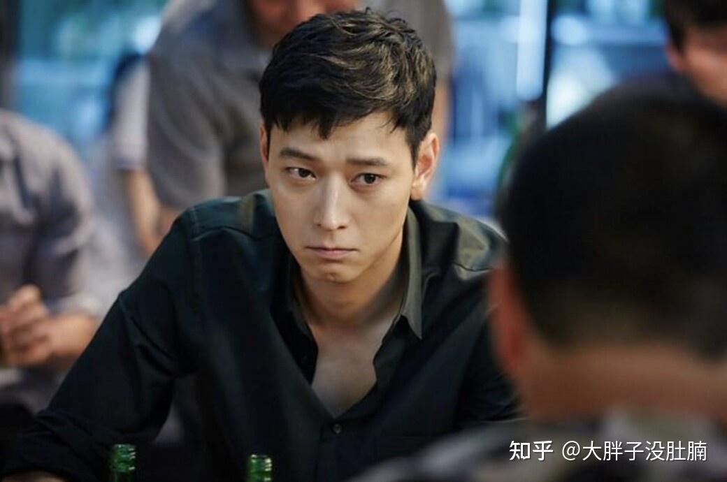 姜栋元出道至今多数只演过电影,有整整20年没有演过电视剧,因此定爱煲