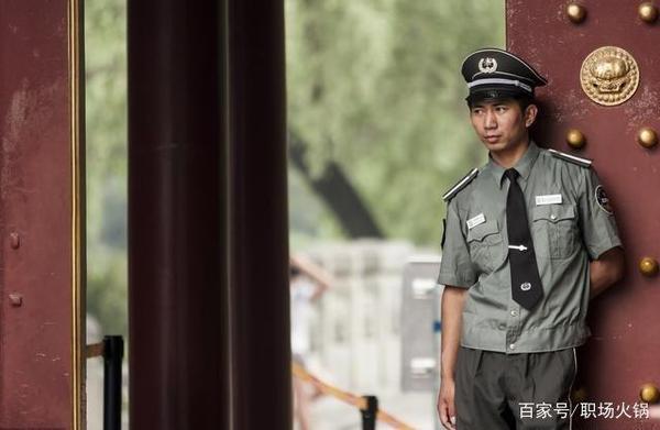 门卫保安岗位招人告急,中老年人加薪也不想干,原因太现实了! - 知乎