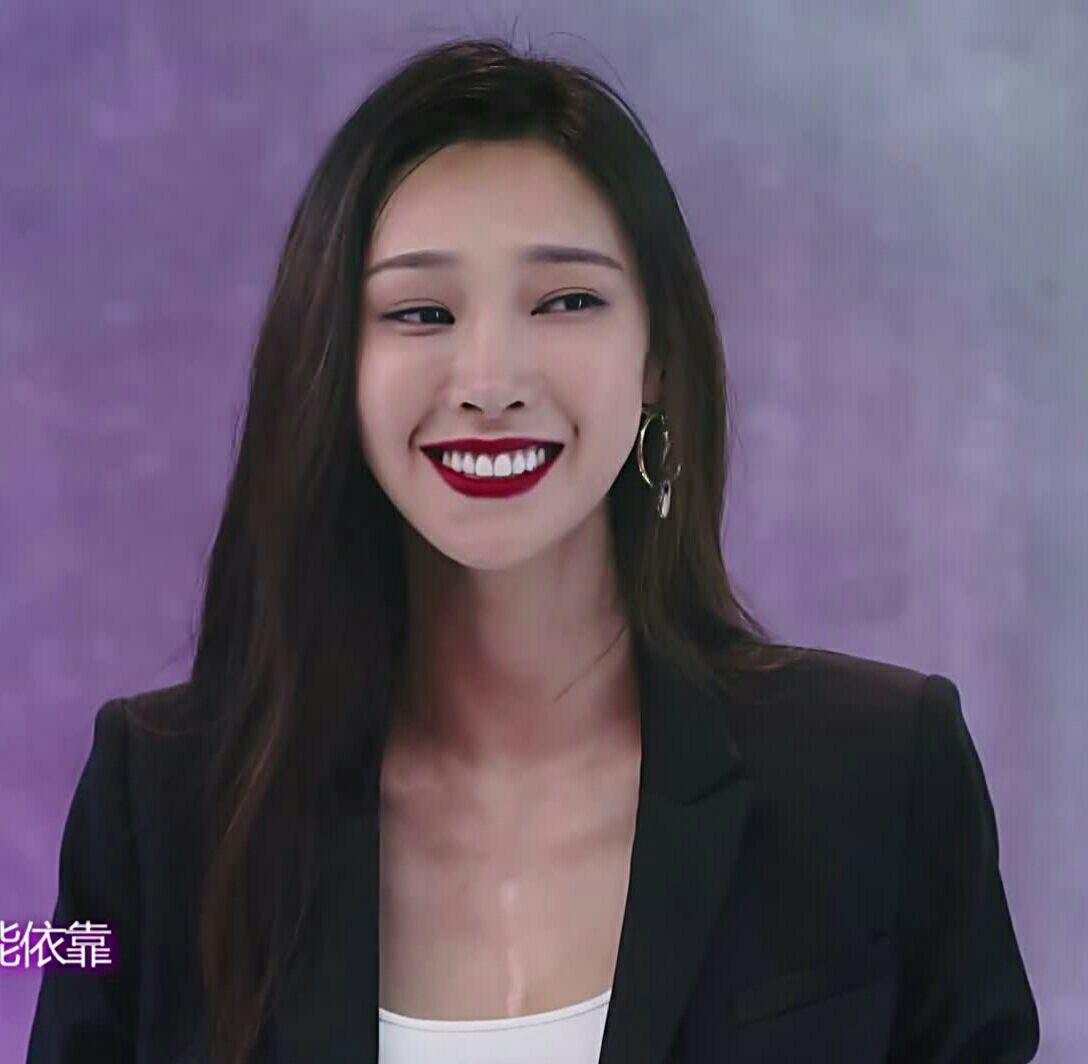 求天使之路里面这个黑人超模和陆瑶的口红色号