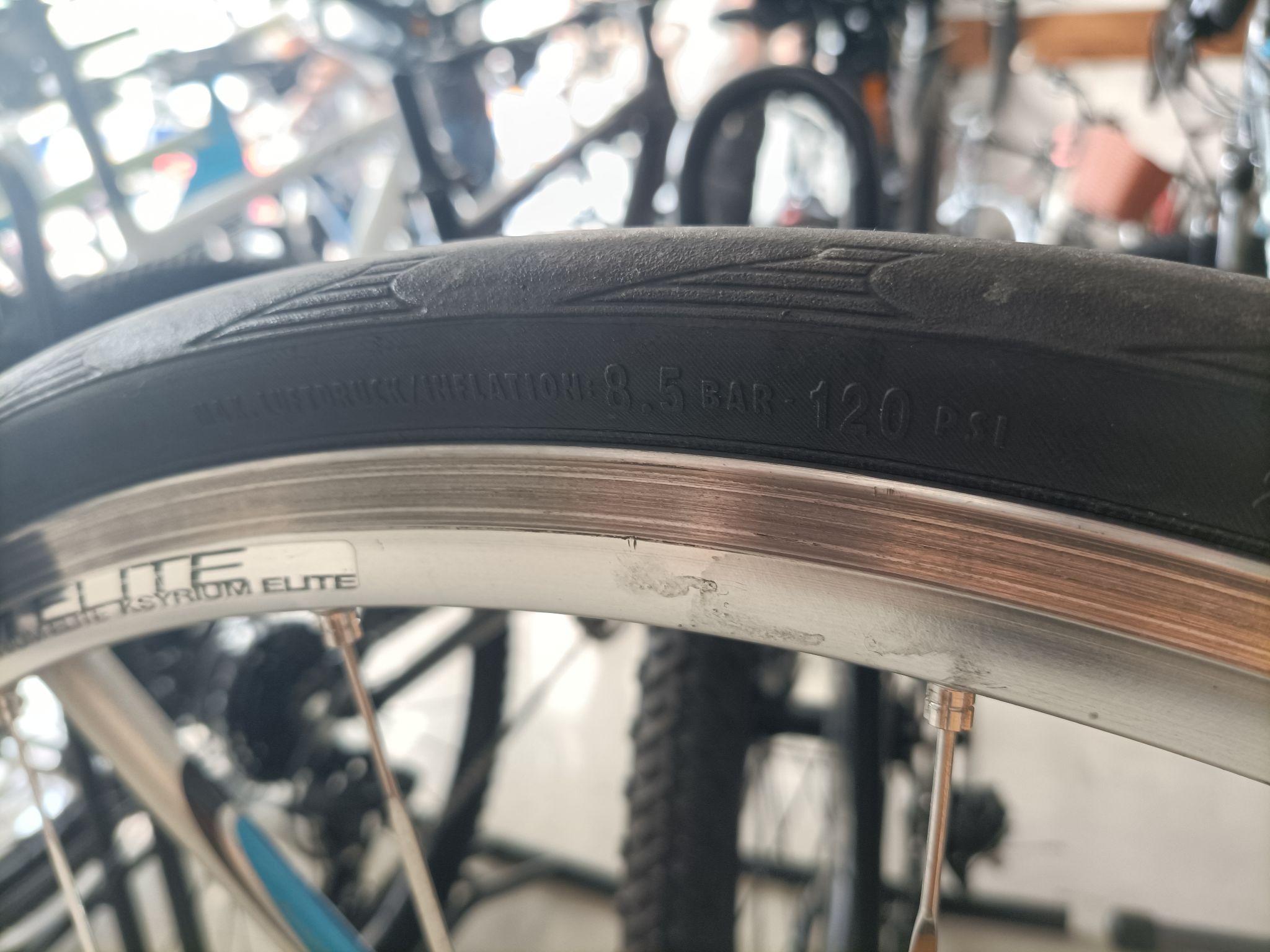 自行车的胎压是什么啊?怎么测量,比如用打气筒.如何保证胎压?