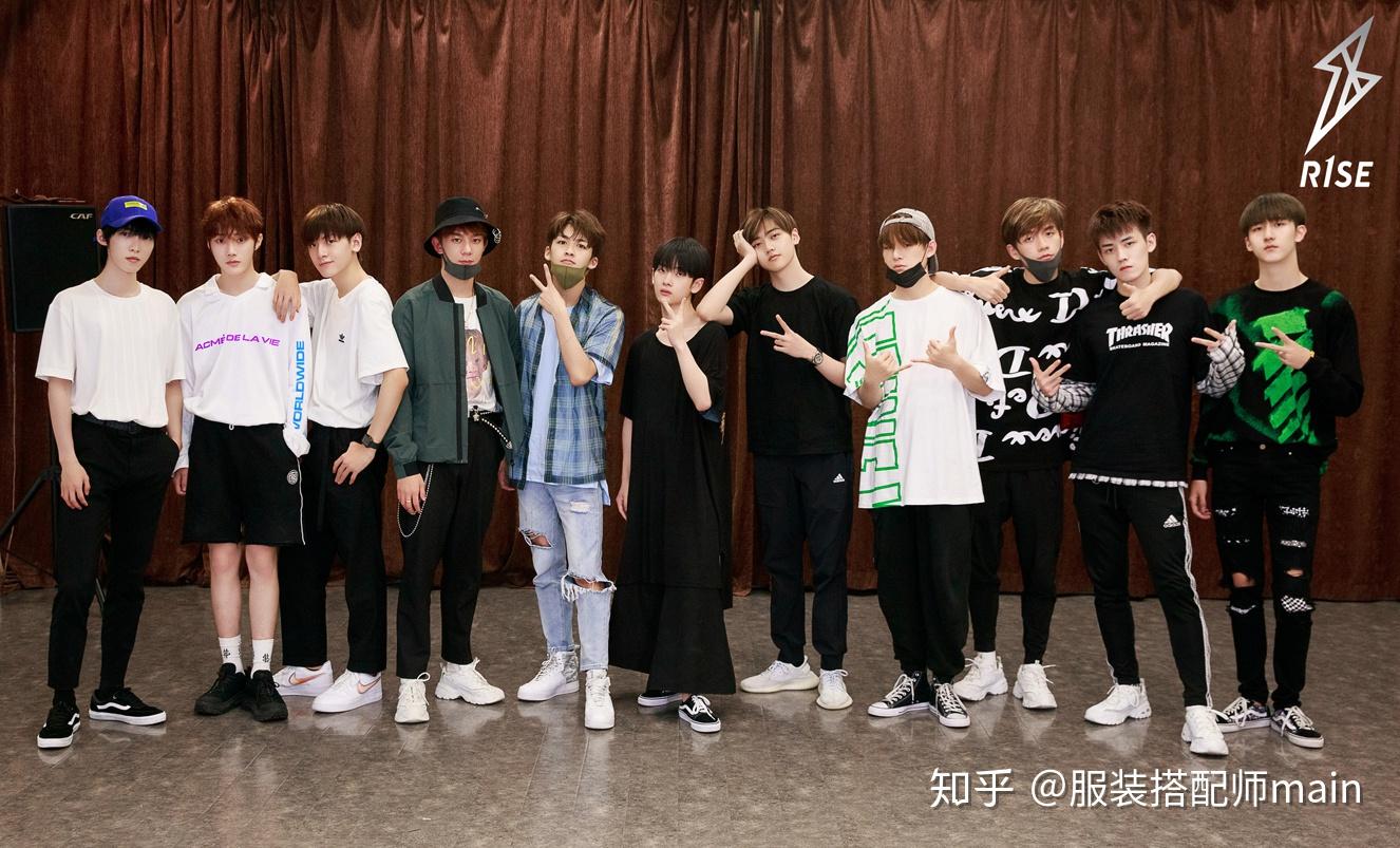 r1se全员工装风来袭西装配衬衫穿出满满少年感哪位是你蓝朋友