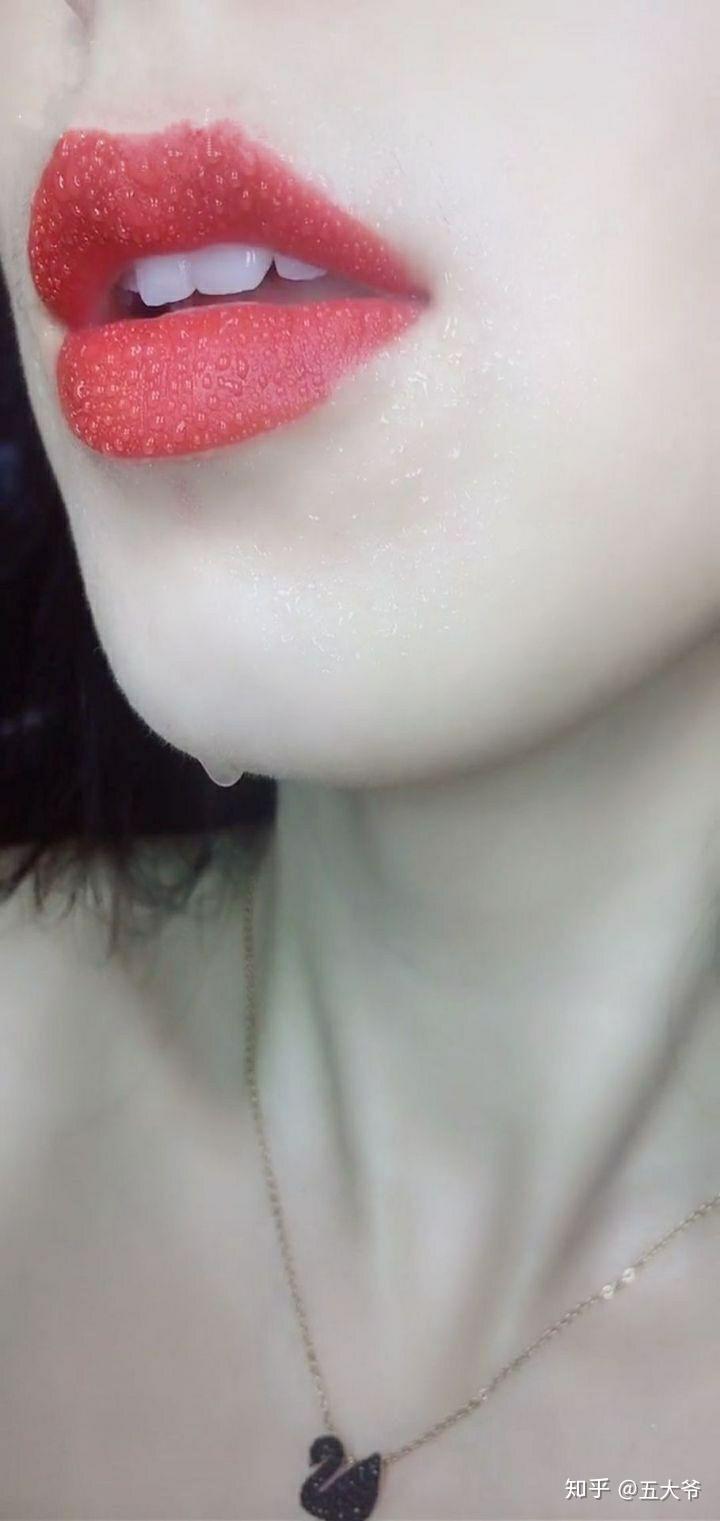 有没有类似于这样的一个性感的嘴唇壁纸或图片