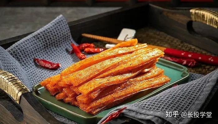 辣条仍未摆脱"垃圾食品"的标签尽管卫龙对自己的生产流程,制作环境都