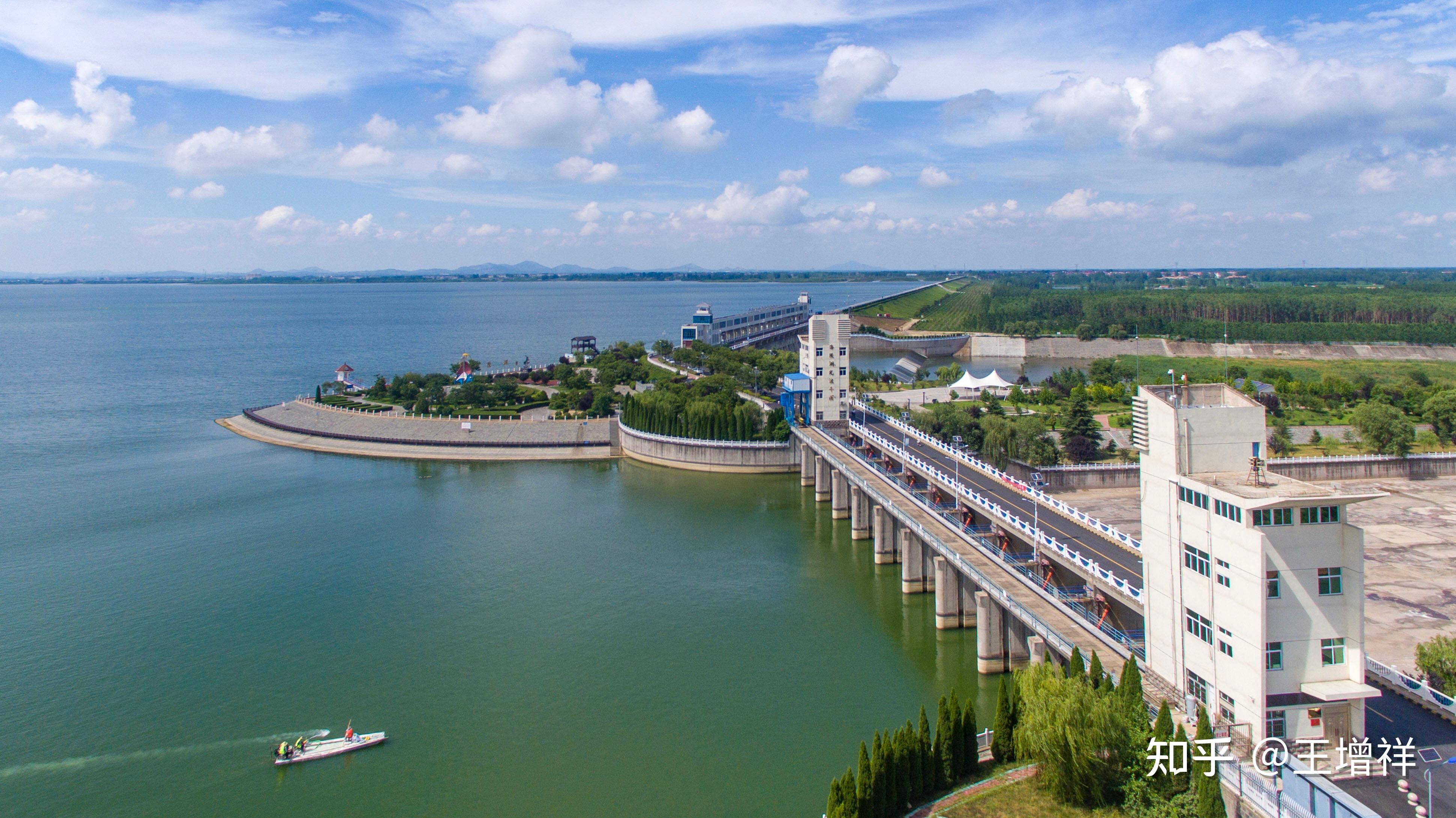 其中包括大型水库石梁河水库,小塔山水库,安峰山水库3座,中型水库8座