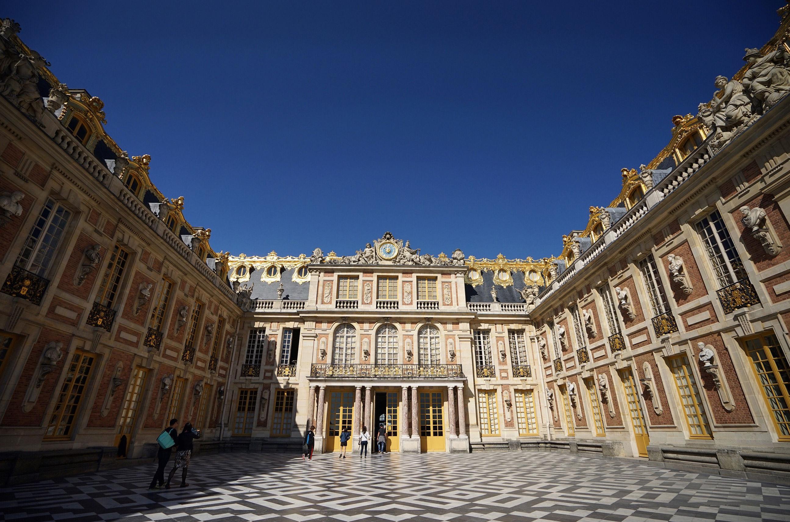 【携程攻略】凡尔赛凡尔赛宫景点,凡尔赛宫位于法国巴黎西南郊外的凡尔赛镇，本来是路易十三的狩猎行宫…