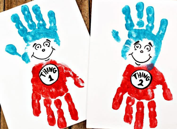 手印画孩子们的小手就是最好的工具,沾上喜欢的颜色在纸上印个小手印