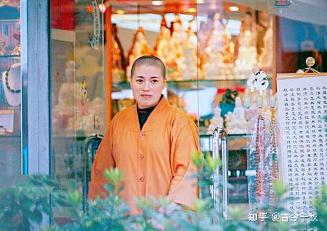 擅长交际的释智定,很快就得到了老师傅和其他尼姑的认可,当上了定慧寺