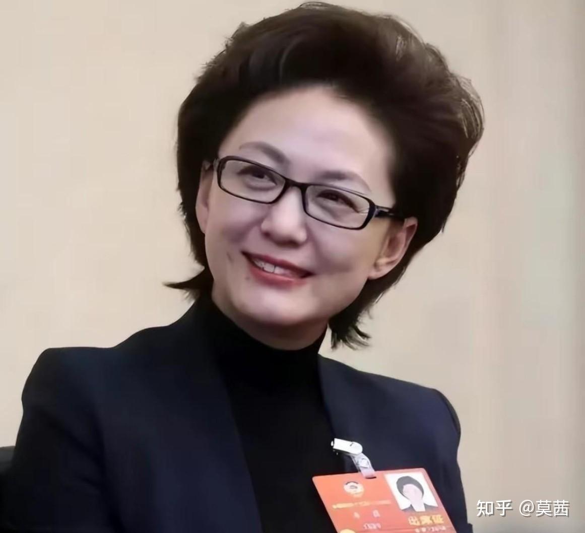 中国传媒大学在2024年初,竟然官宣了知名央视主持人海霞担任博士生