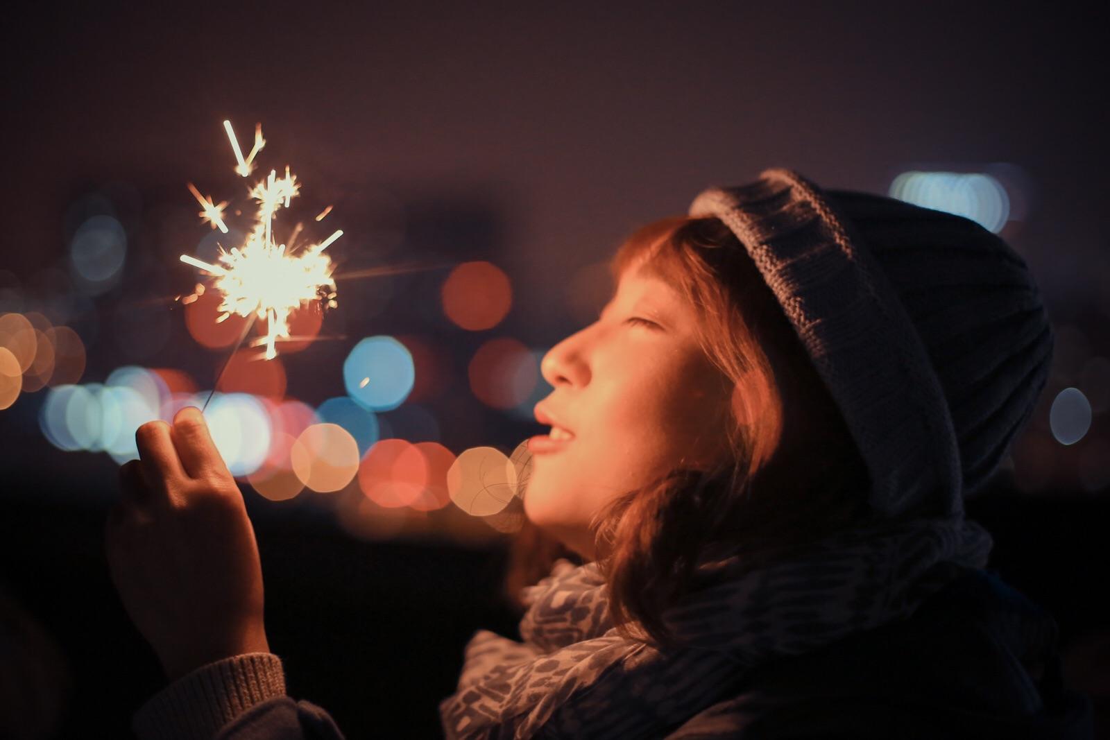 如何把手持烟花的妹子拍的好看? - 知乎