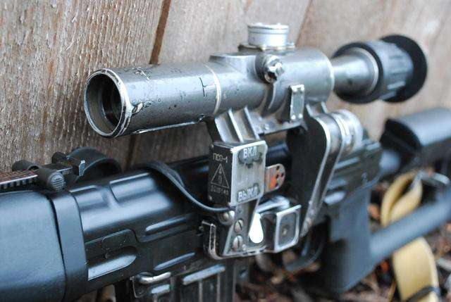 既然枪的瞄准器安装在枪口的上方 那为什么还可以瞄哪打哪? - 知乎