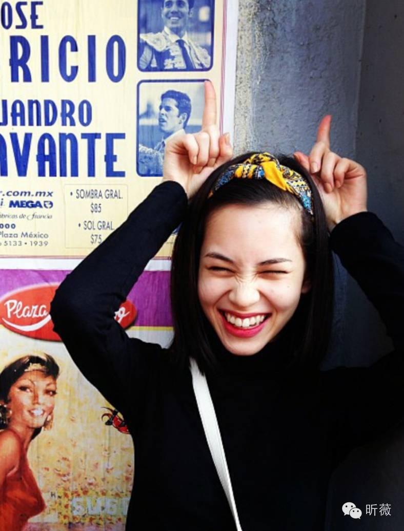 水原希子的笑容感染力太强了,发自内心的笑真的可以感染人;如果说这个