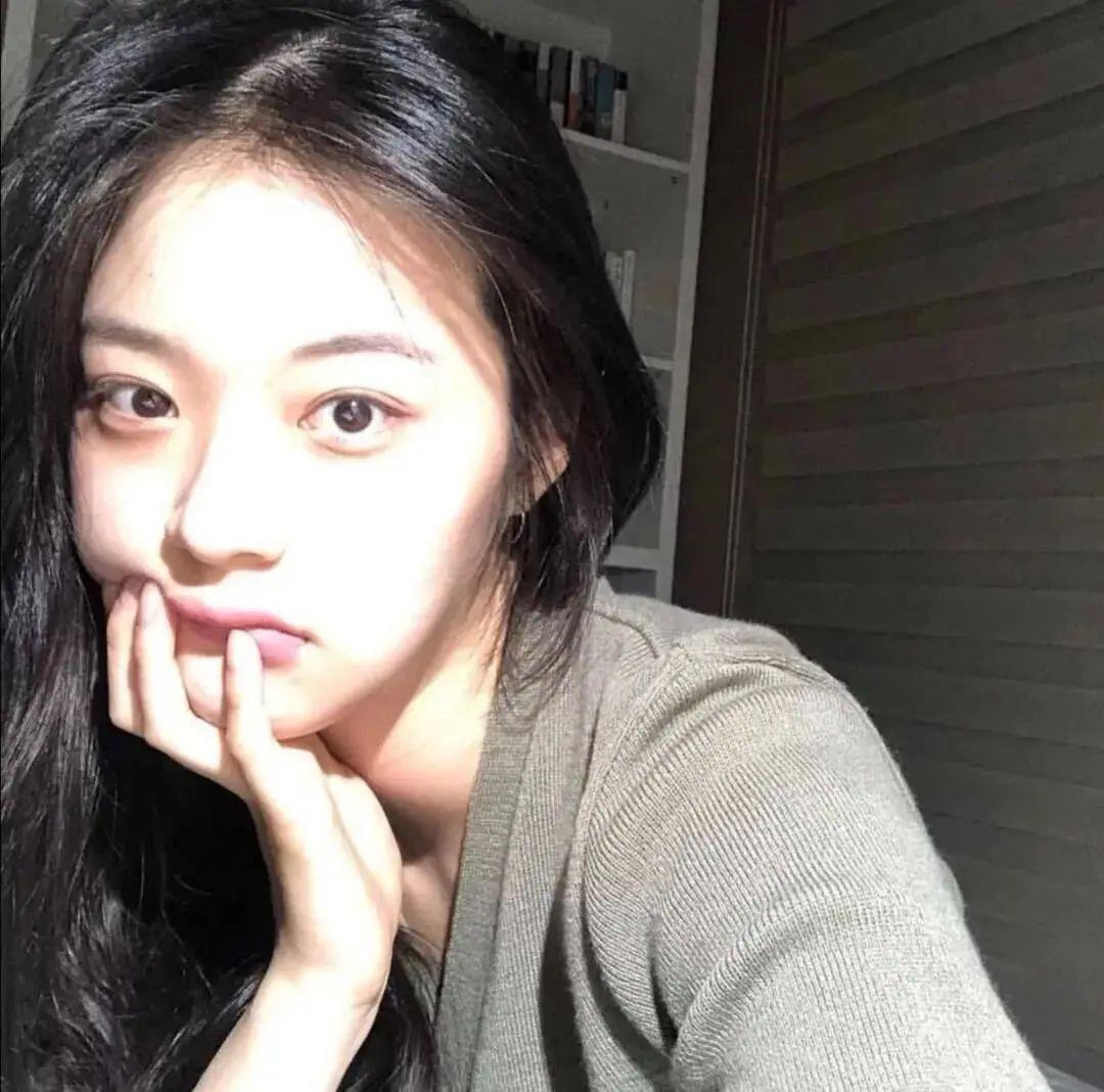 有没有好看的单身酷酷的微信女头像