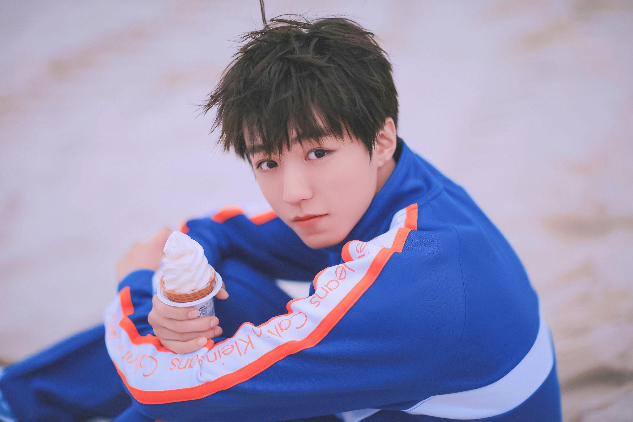 王俊凯的图片大全最帅 v2-bd2bde9a47b16815a8ebd9cb1588f45c_r.jpg