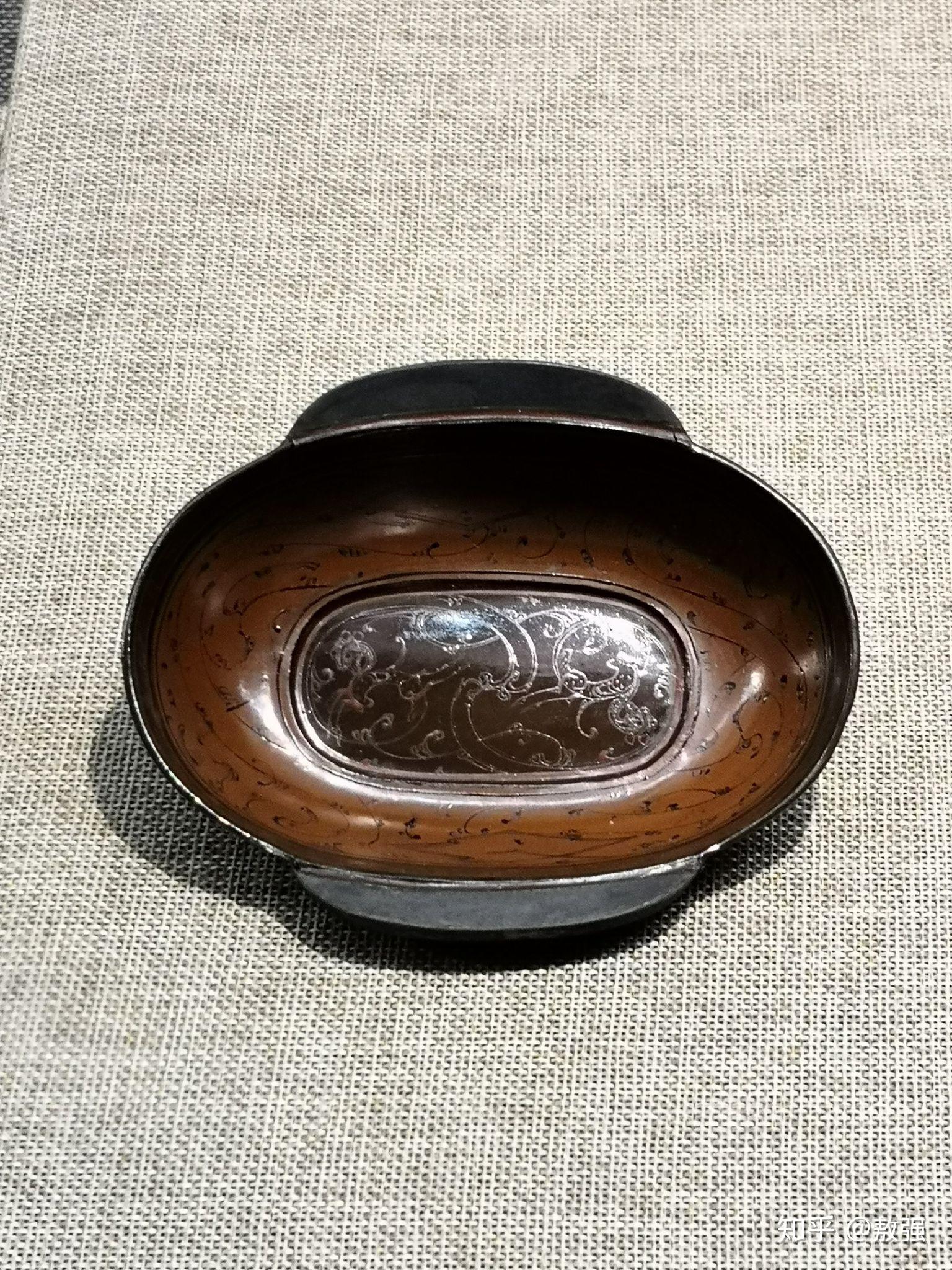 如何通过西汉漆耳杯的型制颜色以及纹饰来判断器物时代的早晚