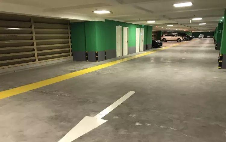 仁和新城停车场地址:高新区交子大道300号缺点:停车场比较大优点:车位