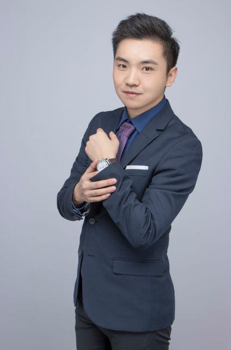 主持 鲁阳为小朋友普及知识,分享有趣的故事,同时也给孩子提供展示