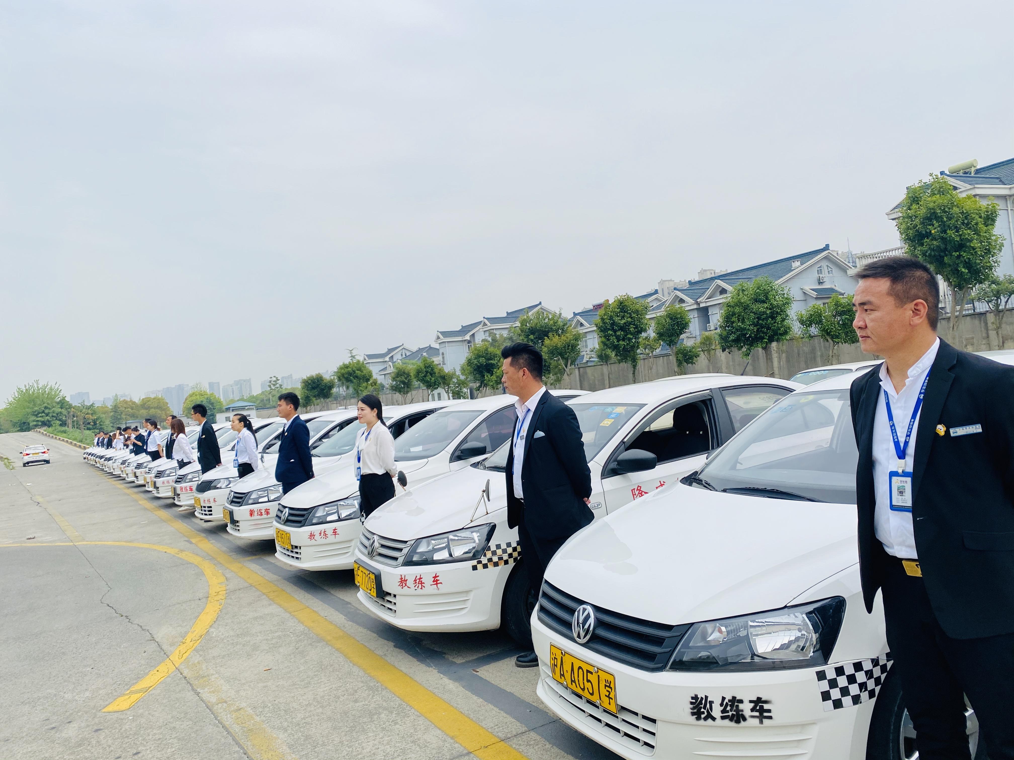 驾驶技能已经成为社会生存的基本技能之一,选择驾校是拿到驾照的第一