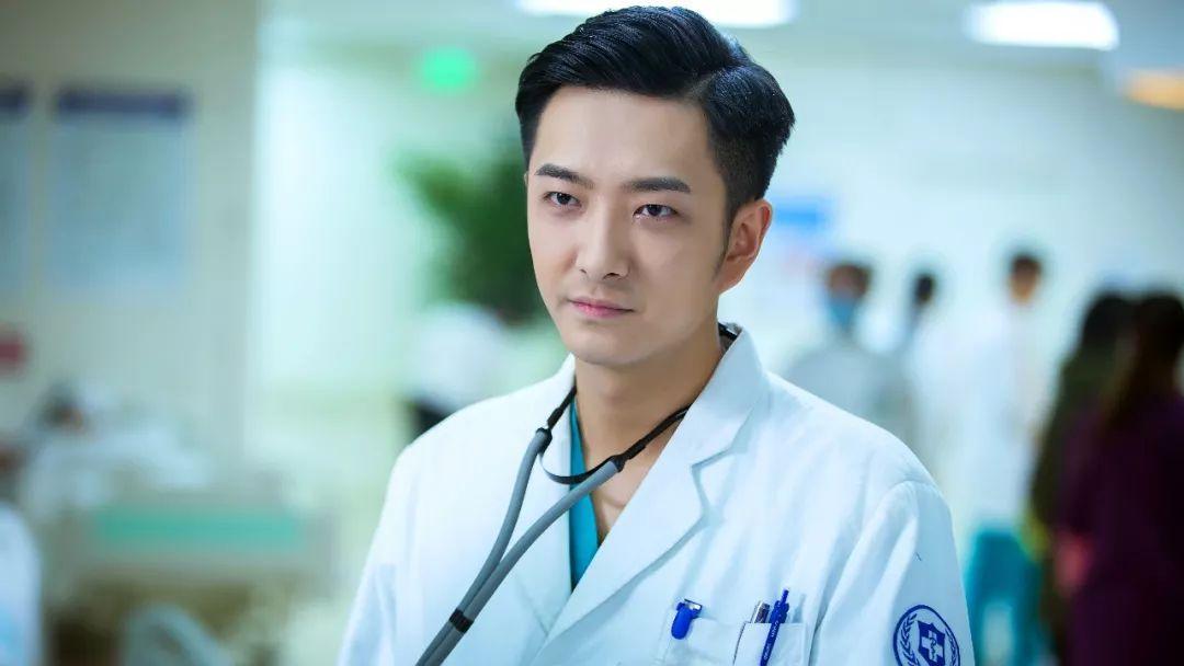 (《急诊科医生》剧照)对此,启杰表示:"其实大部分演员一开始都会饰演
