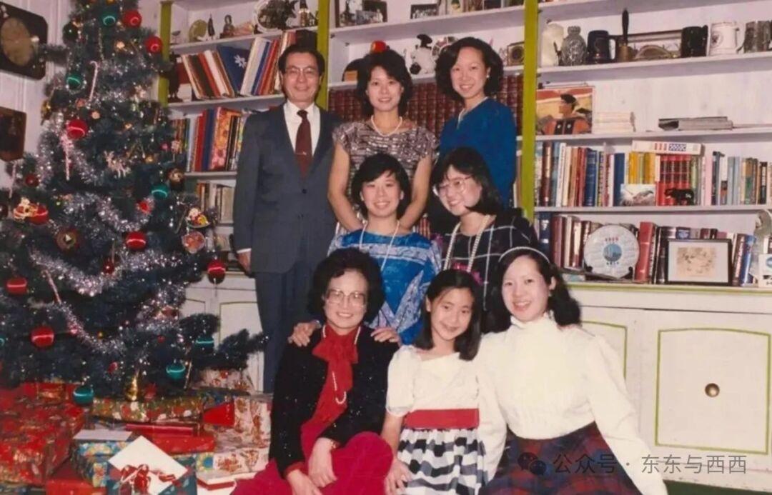 老母亲朱木兰也很厉害,出身安徽大才子家庭,妥妥的大家闺秀.