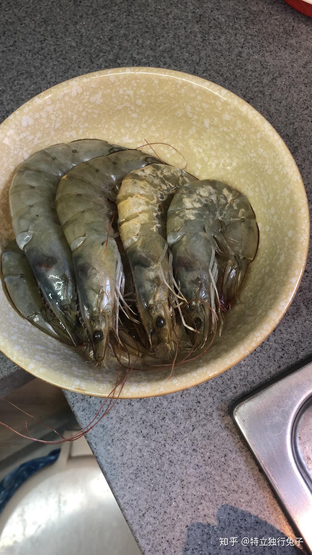 请问大家这样外壳发白剥开虾皮的虾仁也发白请问这是坏了吗还能吃吗