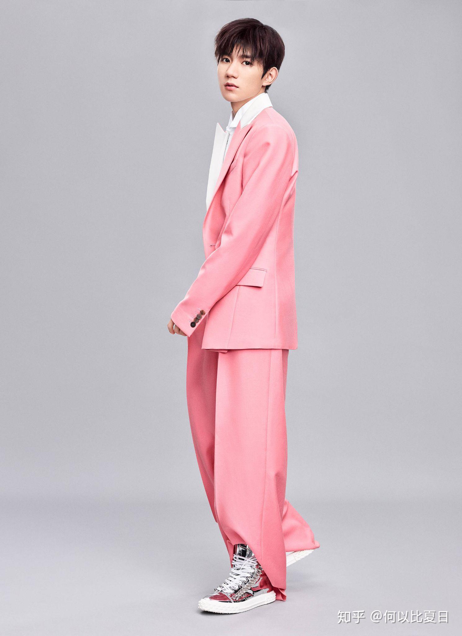 有没有哪个男明星穿粉色衣服好看
