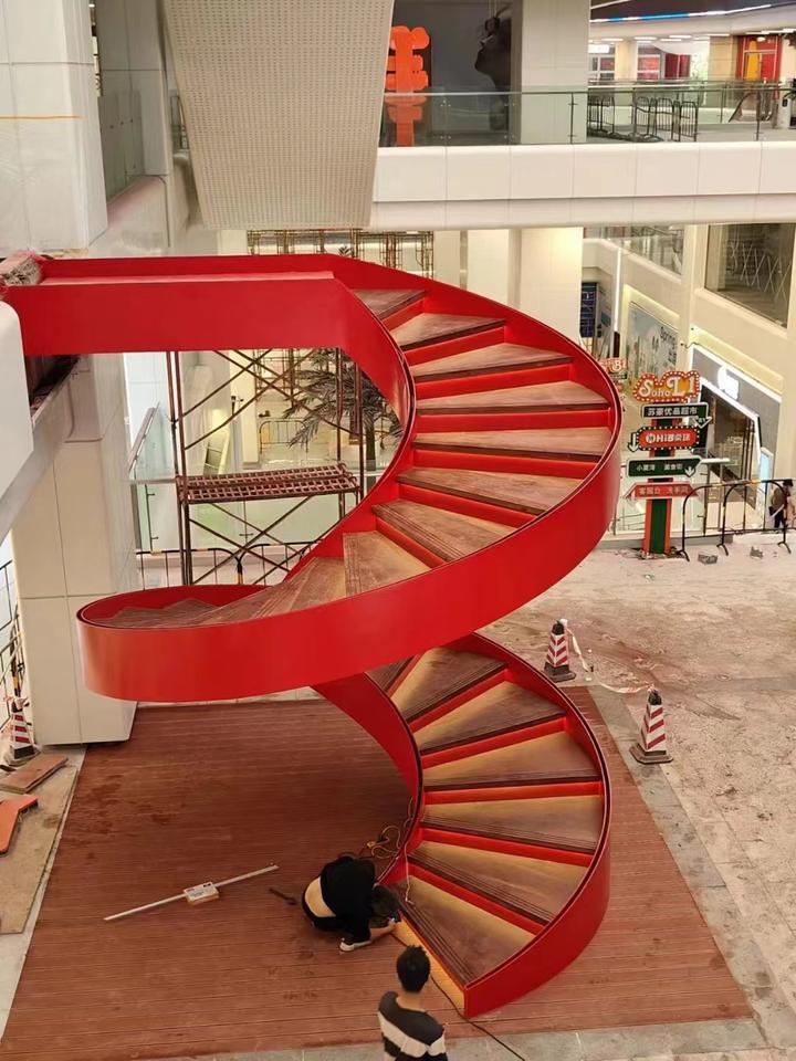 珠海新苏豪财富广场网红钢结构旋转楼梯