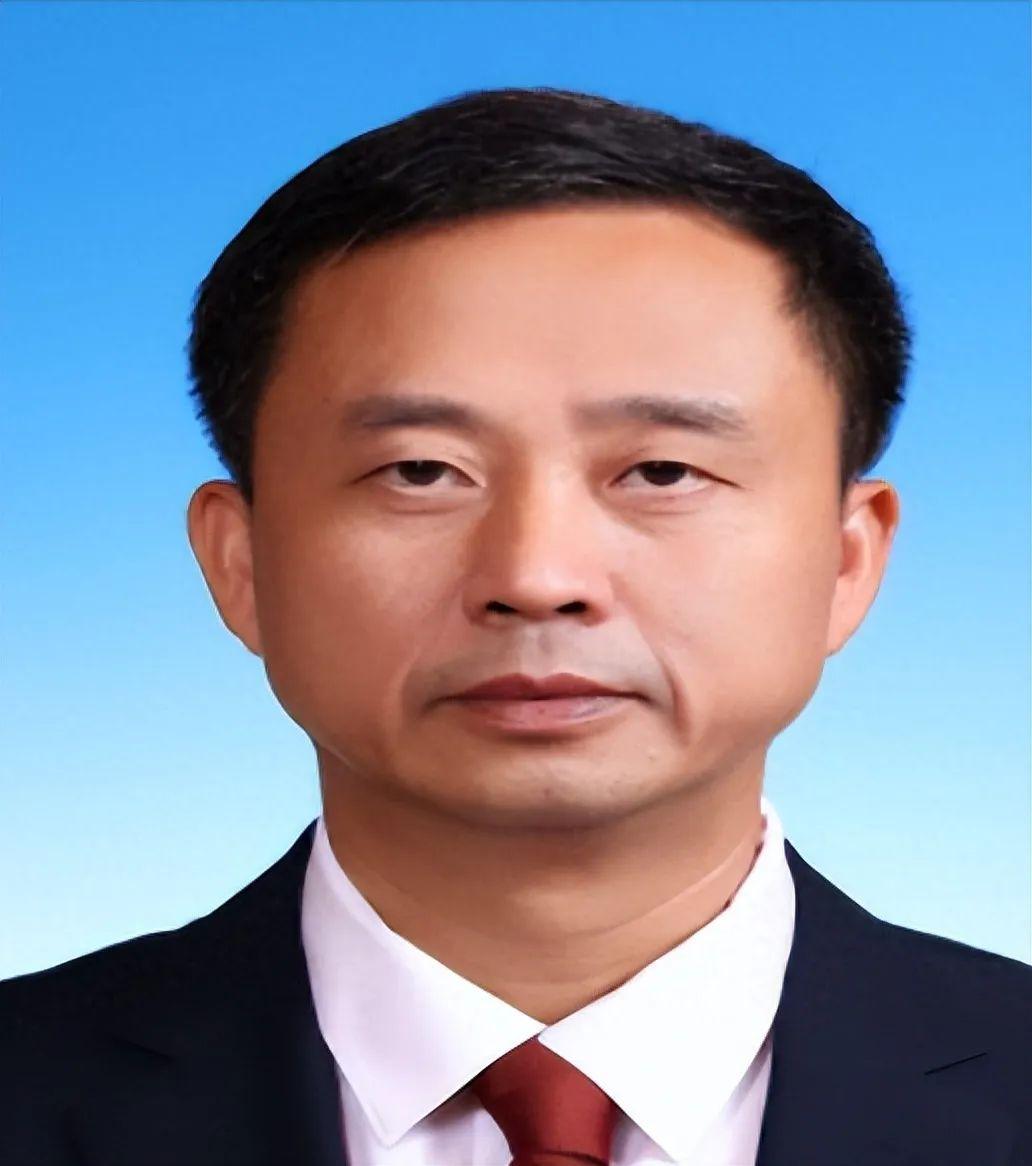 文兵,1970年出生,中共二十大代表,1994年,本科毕业于重庆大学建筑城规