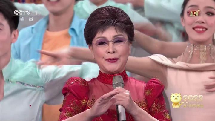 为什么每年央视春晚的最后一首歌都是由李谷一领唱《难忘今宵》? - 知乎