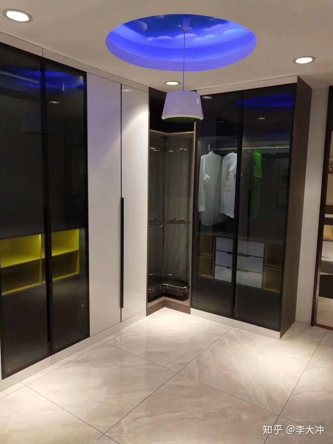 衣柜柜门材质选亚克力看起来会不会不高级