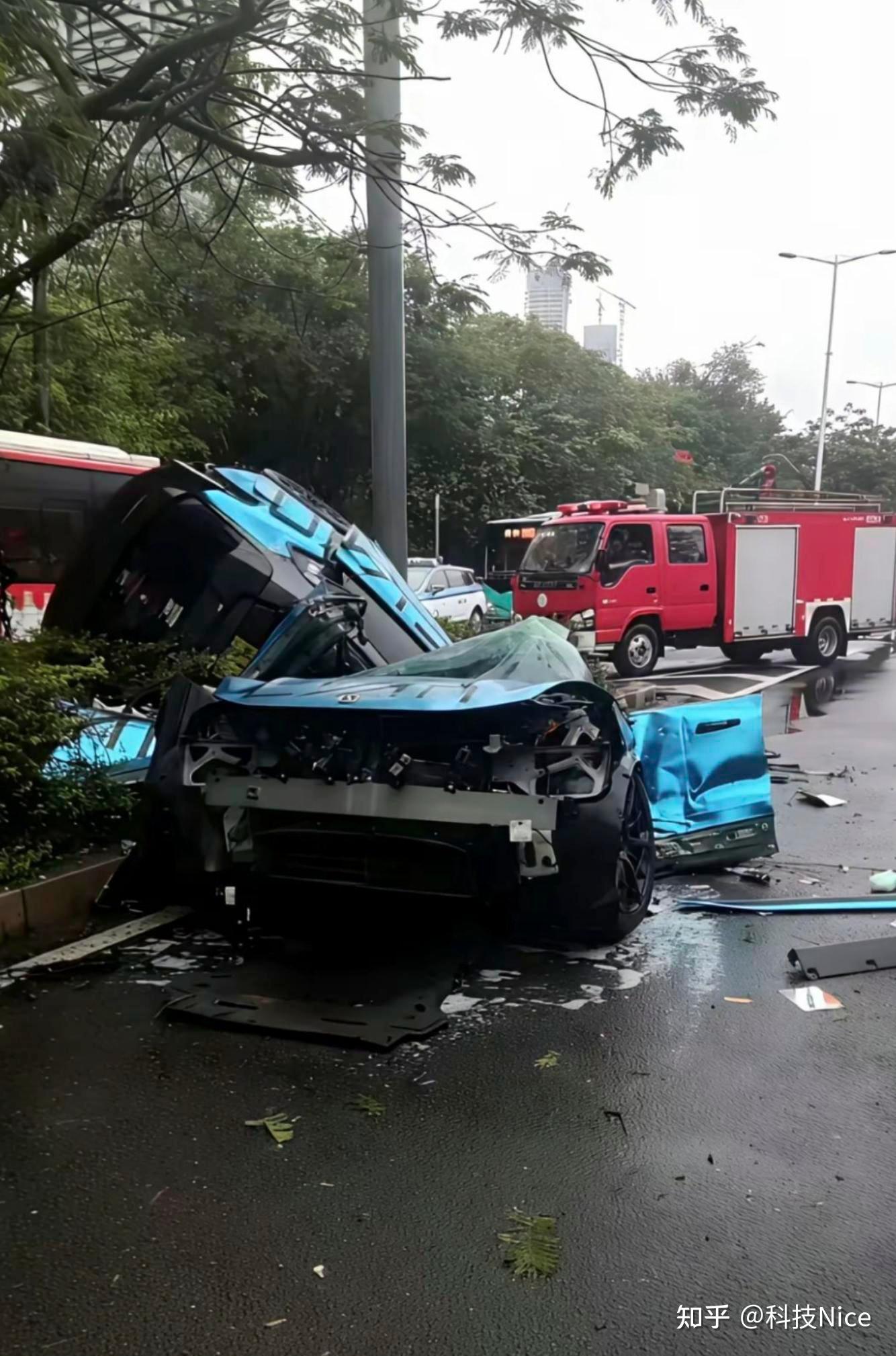 深圳极氪001 FR发生严重车祸：车辆解体、电池脱离起火 - 知乎