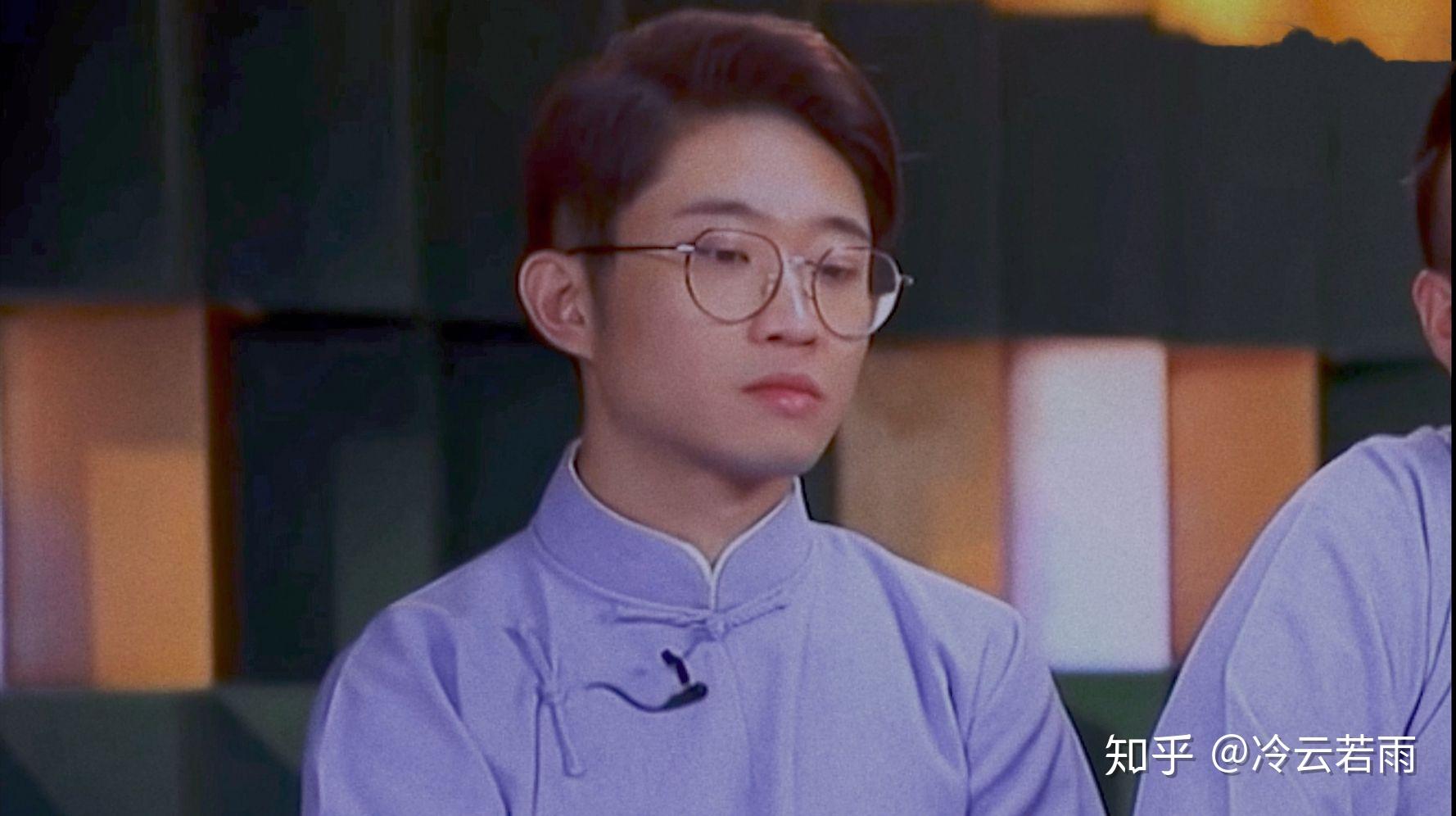 有哪些金霏超级好看的照片啊或者可以拿来做壁纸的