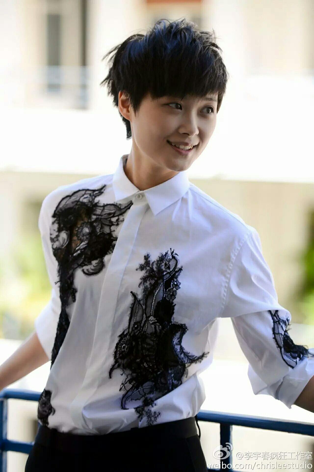 如何评价李宇春2017戛纳电影节红毯造型?