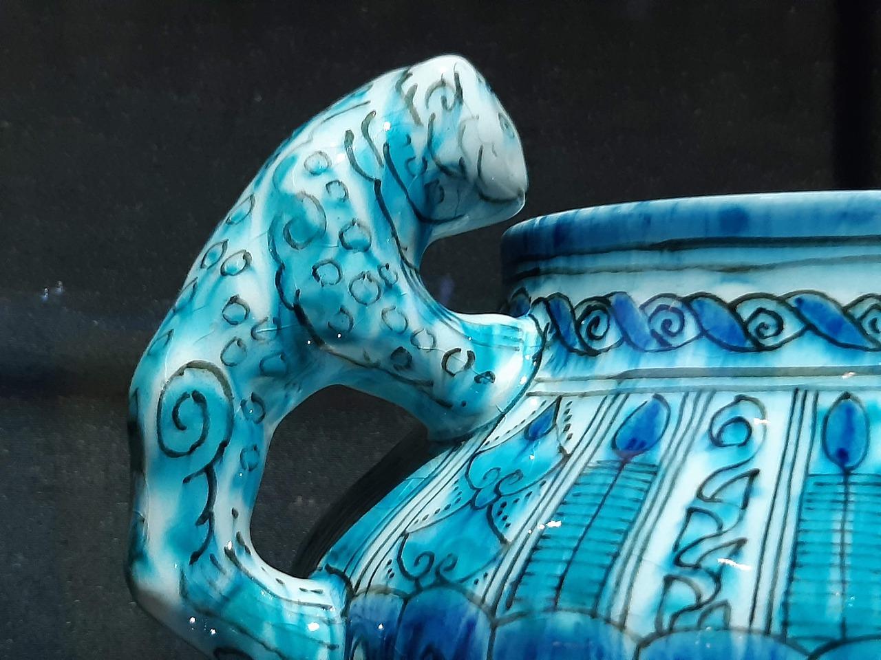 3. 陶瓷装饰风格