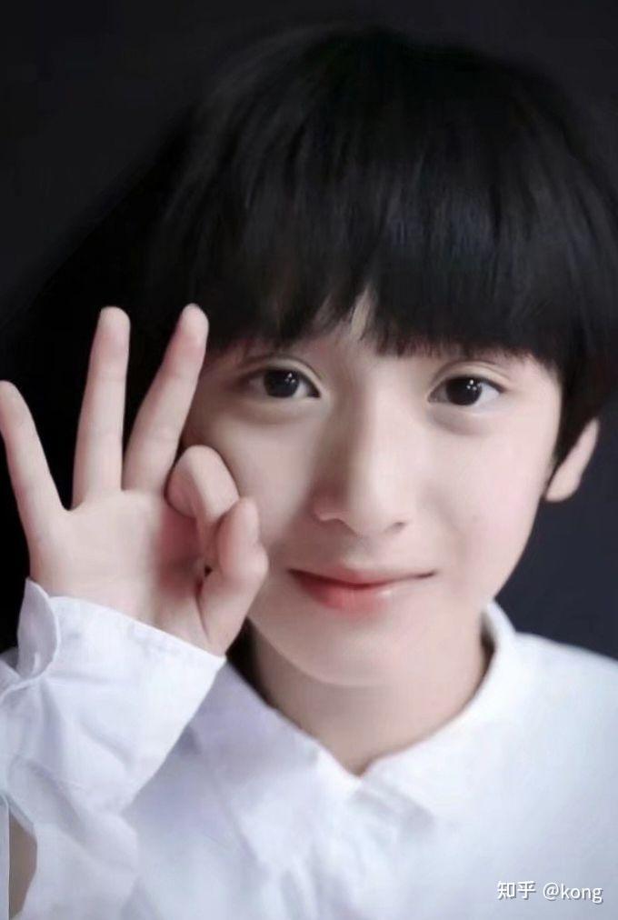 求几张严浩翔以前的照片