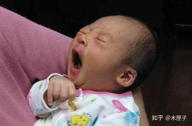 婴儿几个月出现脊柱生理弯曲 v2-be4a4880d99b04da2f081eec8ce540c6_r.jpg