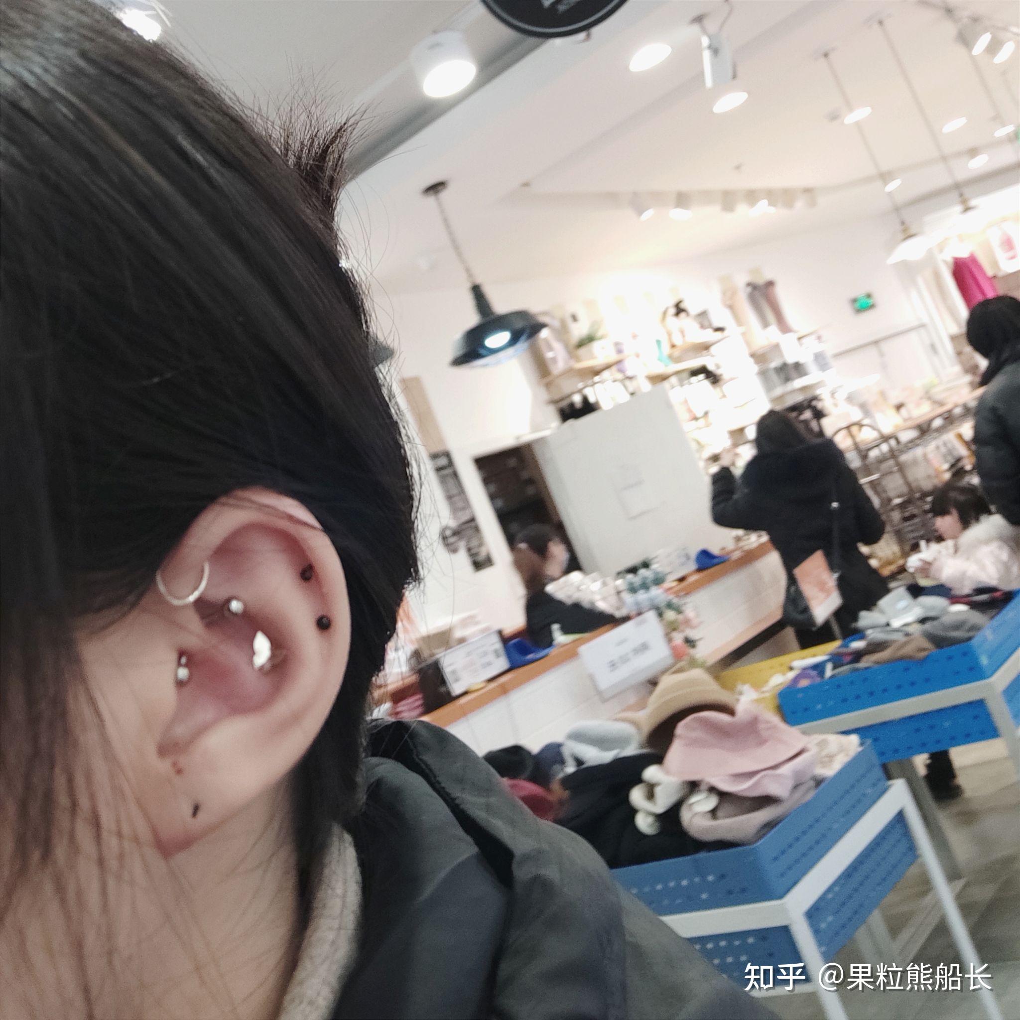 耳蜗钉打在左耳朵好看还是右耳朵好看? - 知乎