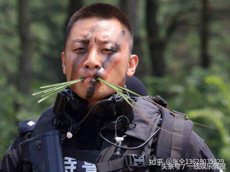 大家一定会记得,他就是《我是特种兵之利刃出鞘》中的泰国拳王察猜