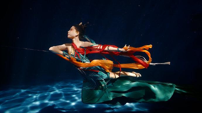 被水下的洛神惊艳,你可知道她的前世今生?