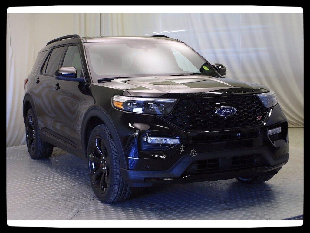 全新福特探险者st外观造型还是非常霸气全黑涂装很有性能范