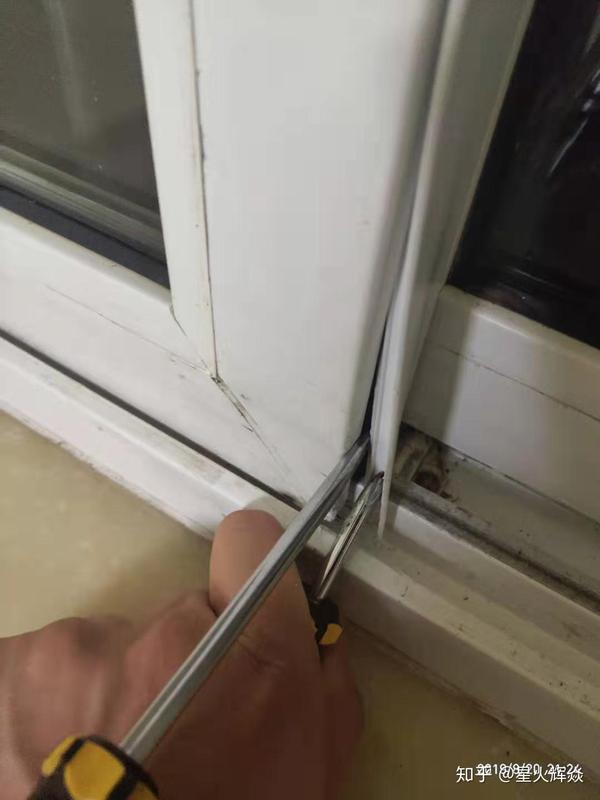 家用塑钢门窗维修(更换滑轮)