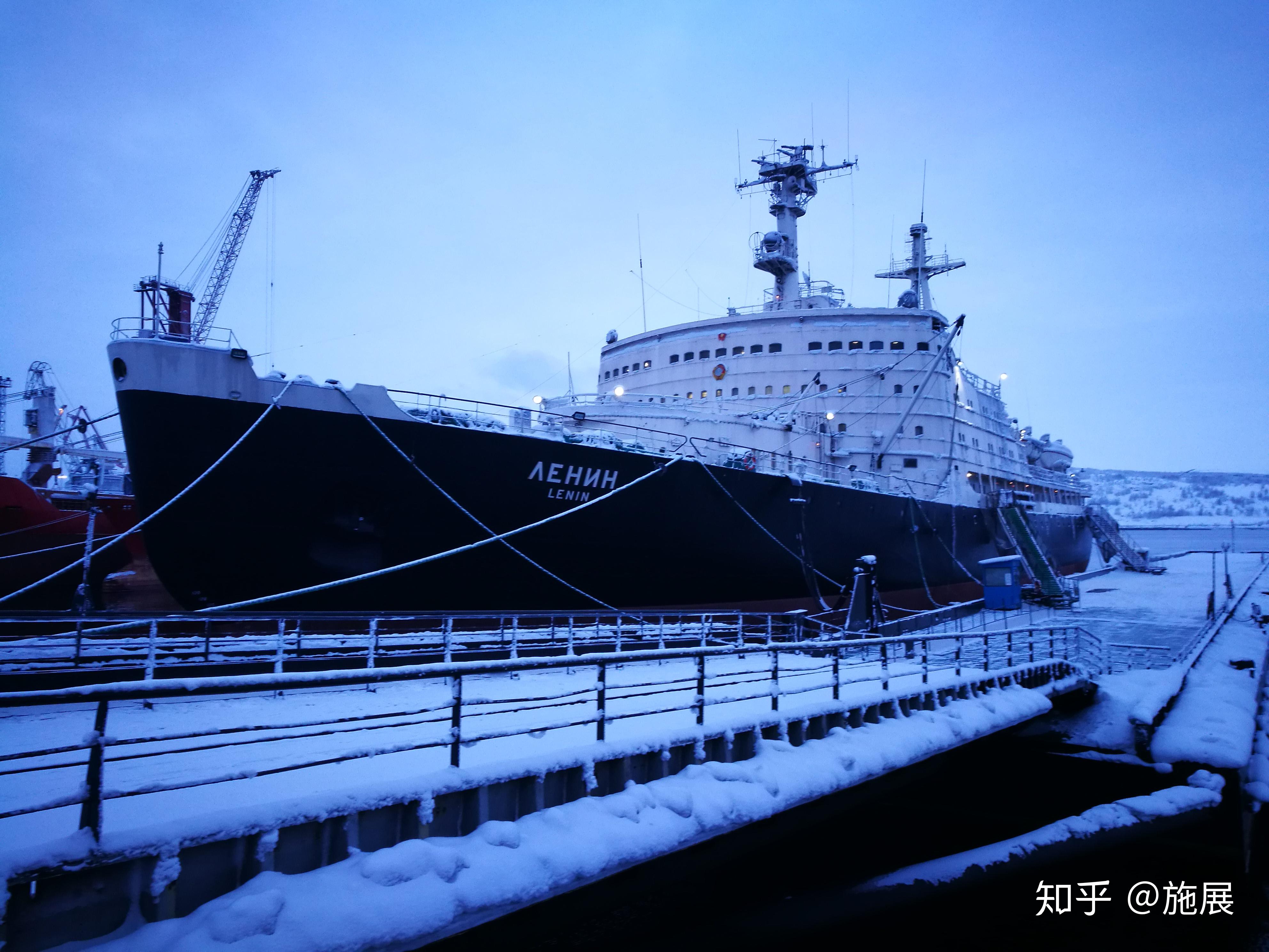 开辟北极航道的列宁号核动力破冰船
