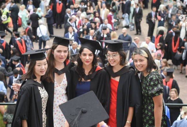 围观英国大学毕业典礼现场剑桥大学ucl帝国理工