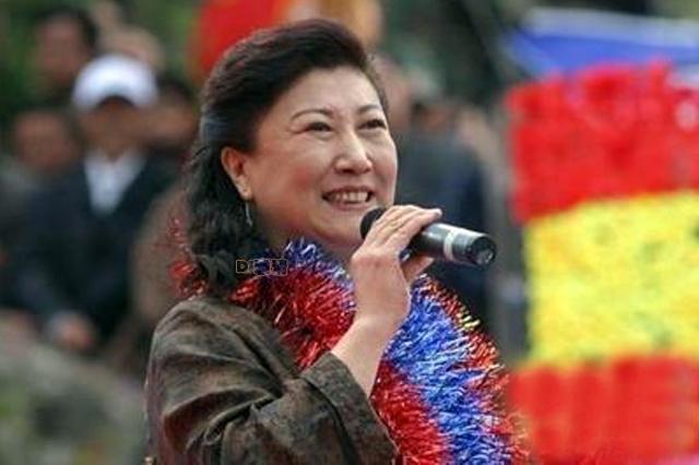 高秀敏老照片曝光,独生女儿嫁话剧演员生活幸福,如今漂亮外孙已12岁 - 知乎