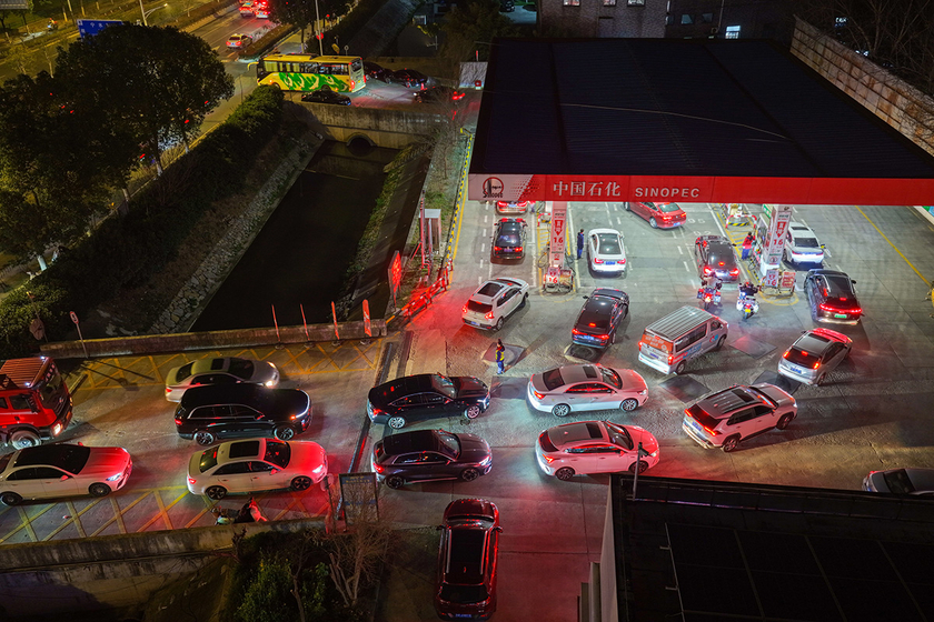 油价飙升、推涨物价与「推动物价合理回升」的政策方向一致，实际影响如何？油价飙升能缓解国内价格问题吗？