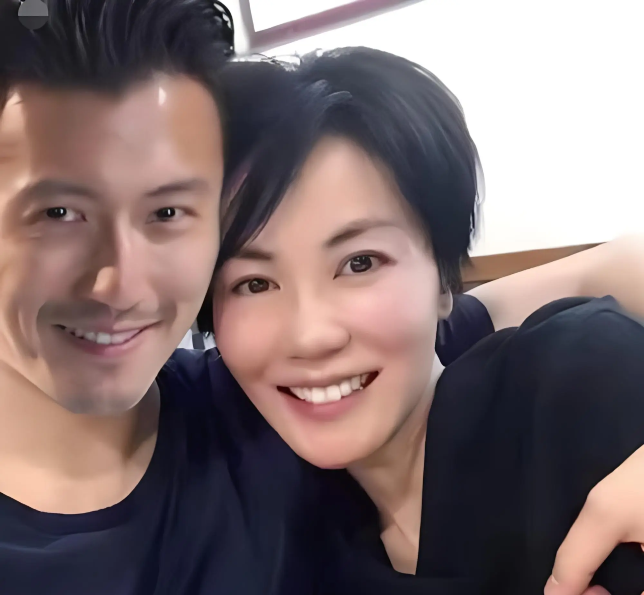 王菲谢霆锋游完日本合体返京,二次复合十年后,爱情依然在 - 知乎