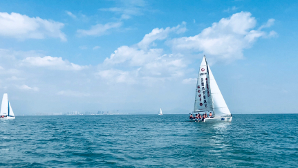 帆船出海:位置:五缘湾帆船码头门票:85/人(国庆会贵些,日常只要70左右